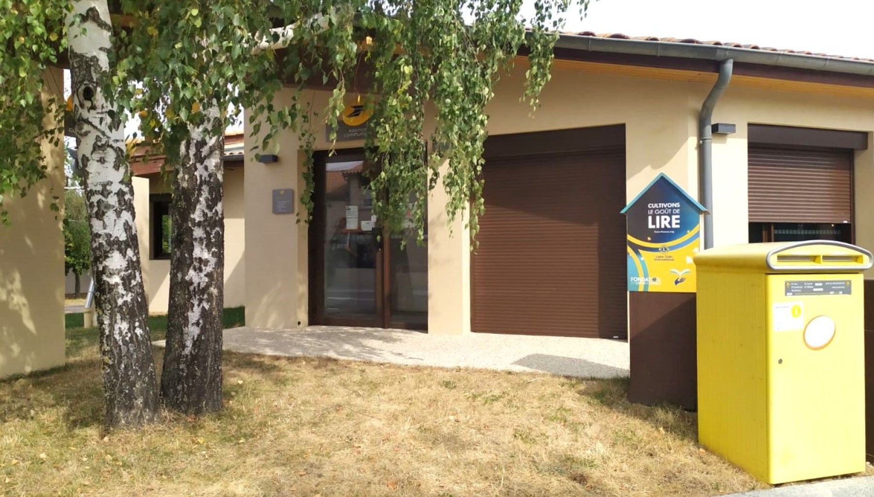 vue d'extérieur de l'agence postale de la commune de Roiffieux